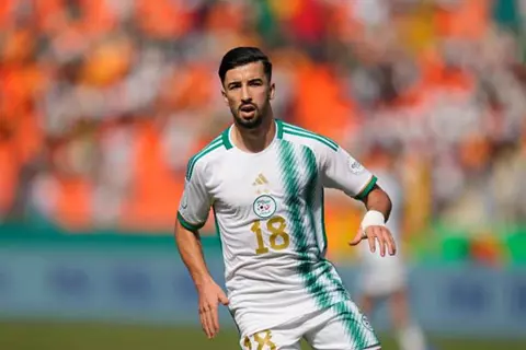 محمد الأمين عمورة يتحدث عن.. تعويض صلاح في ليفربول.. وأكبر ناد بأفريقيا